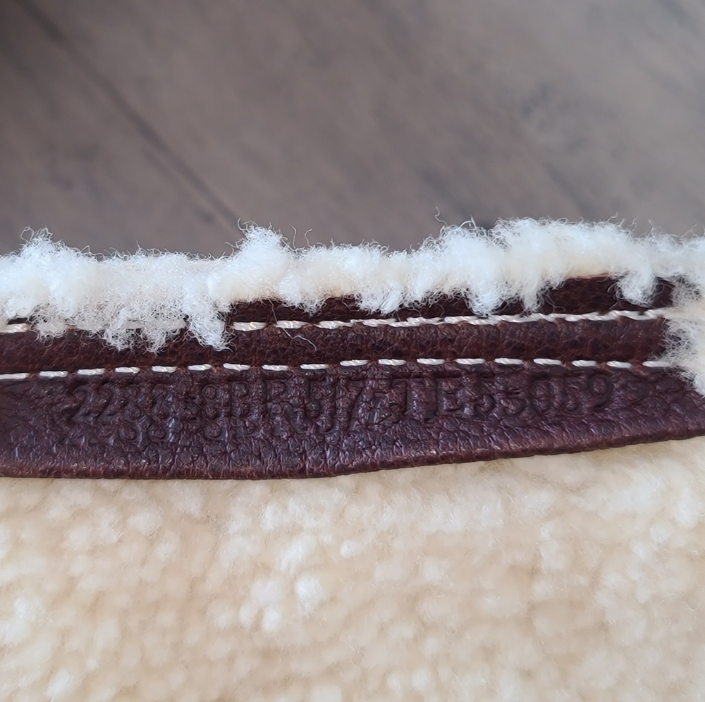 🎉RARE🎉 FENDI SHEARLING LEATHER BAG - Picture 13 of 14